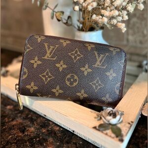 Louis Vuitton Vertical Monogram Zippy Wallet